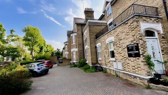 Kew Gardens Road 10596# 1