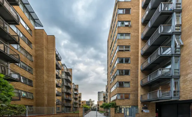 Flat 4 Gainsborough House, Cassilis Road, London , E14 9LQ 2