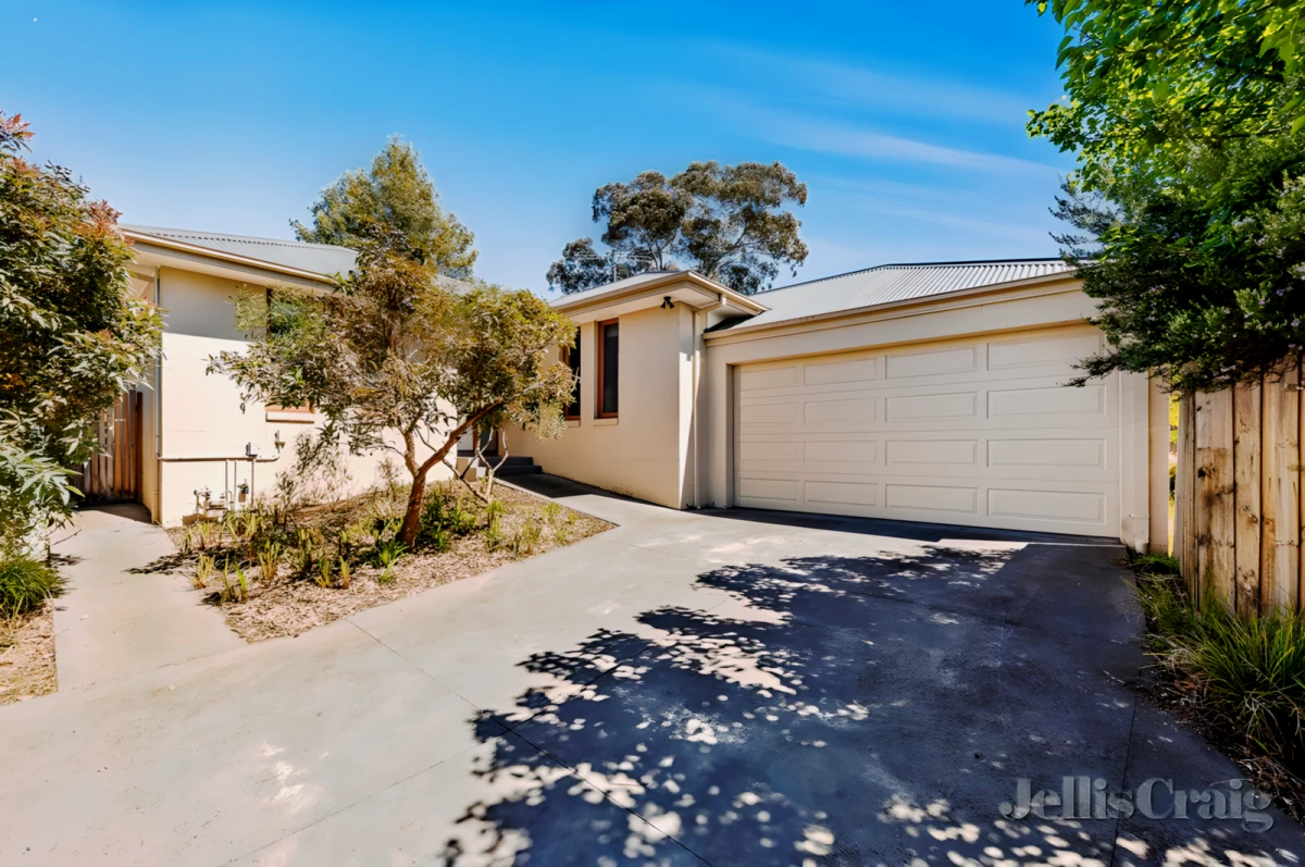 2/219 Mountain View Road, Greensborough 0