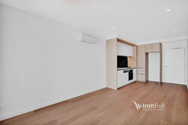 628 Flinders Street, Docklands 3