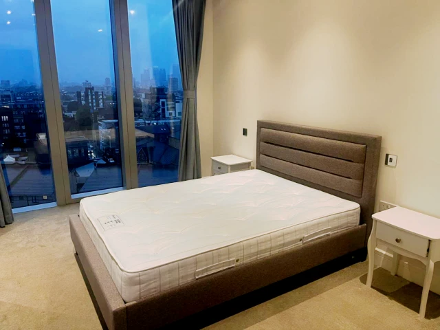 UM-Goodman's Field One Bed Apartment 4 4