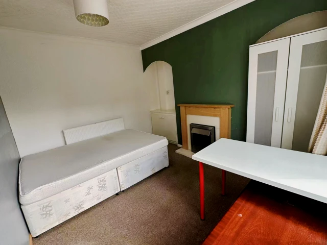 Entire Place·3B2B···19 baslow drive Beeston 3