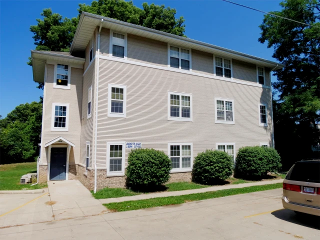 604 1/2 W Elm St 2