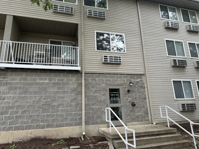 1008 W. Main, Urbana 0