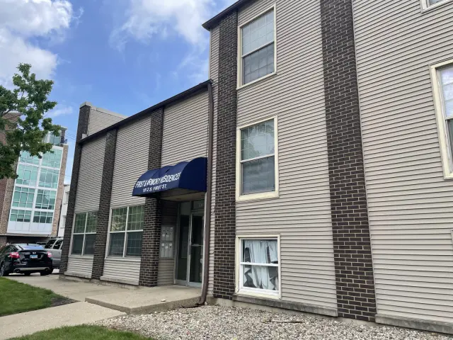 1012 S First St, Champaign, IL 61820 2