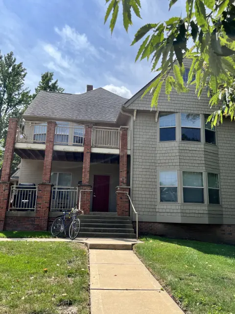 605 W. Green, Urbana, IL 61801 3