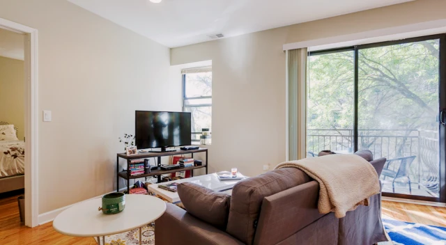 Lincoln Square Commons - 4759 N 4