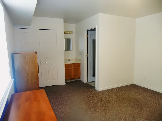 522 Monroe Street 4