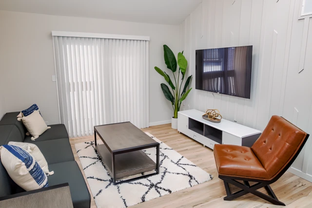 104 E. Armory, Champaign 4