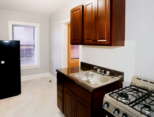 4600 Beacon 1