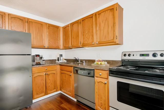 100 West Chestnut Apartments 4