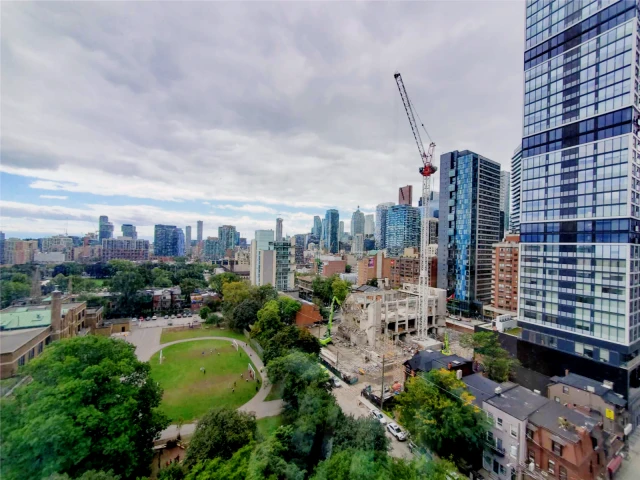 Entire Place·3B2B···219 Dundas St E 1
