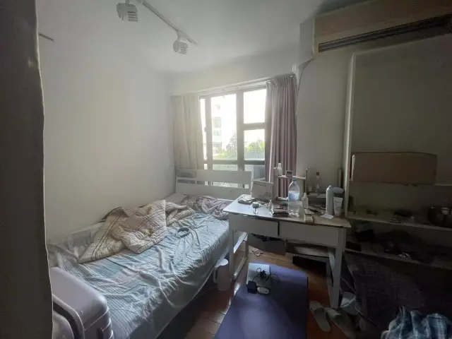 Another five-person room 4