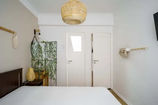 Beautiful room in a 4 bedroom apartment in Amadora 1