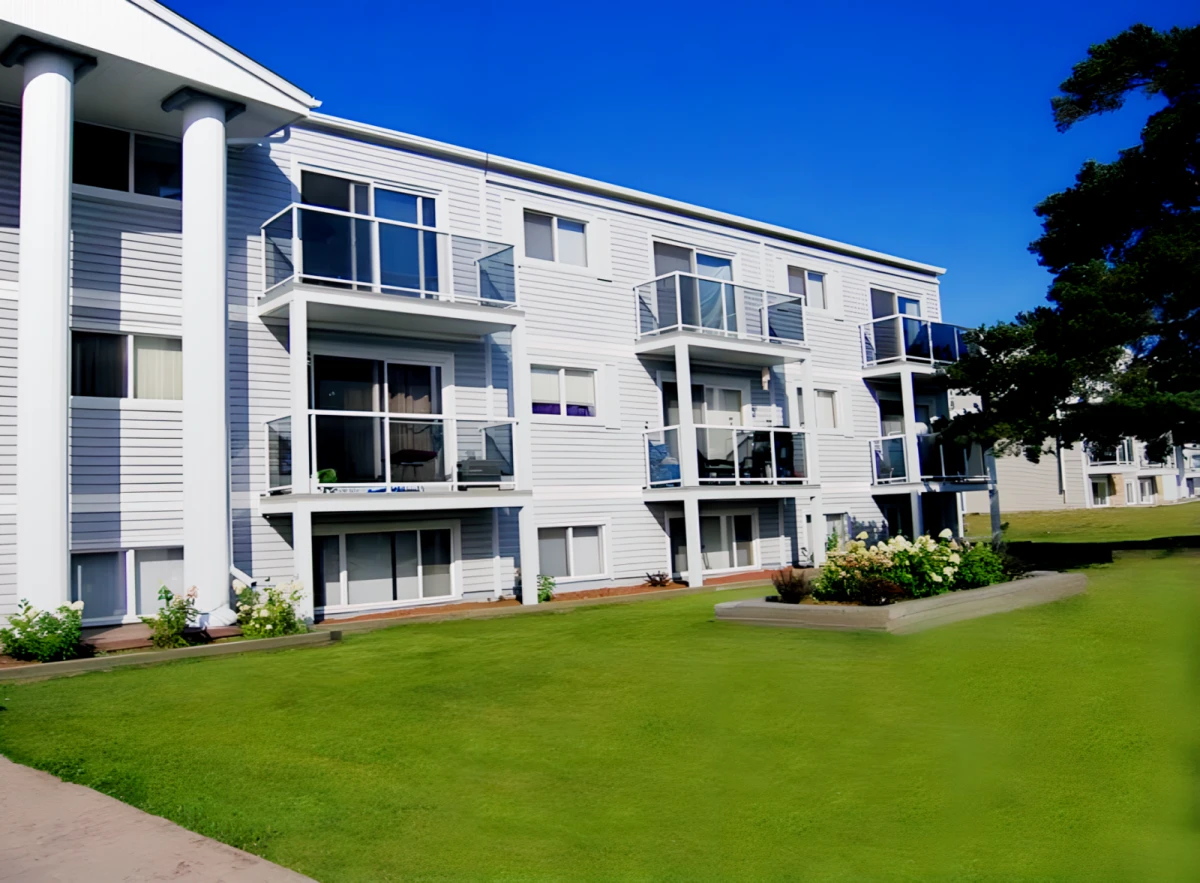 Whitehouse Apartments 0