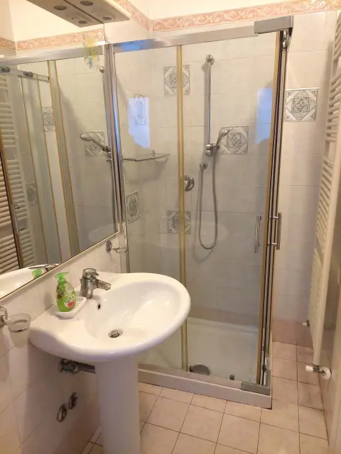 Appartamento in bifamiliare al piano terra via de visiani 4 padova 3 stanze con 2 posti letto ciascuna 2