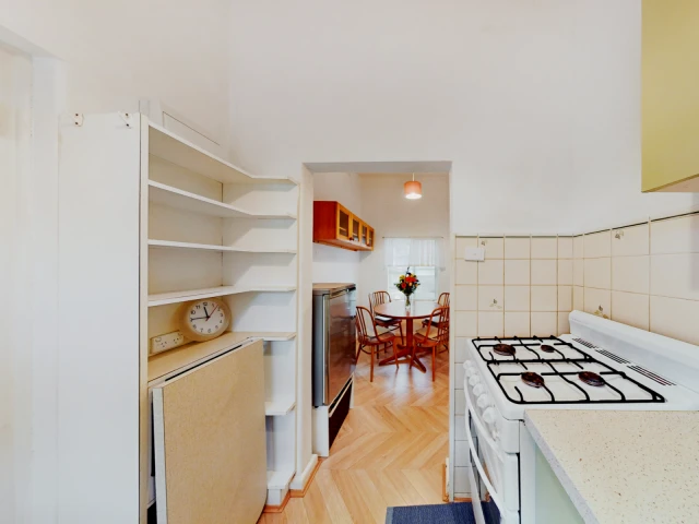 7/1 Elm St, Hawthorn 4