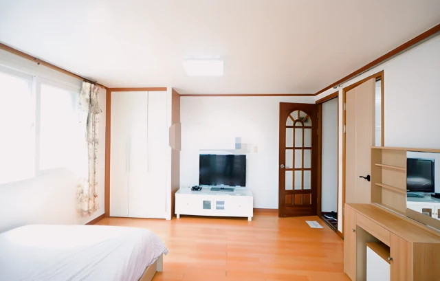 1 room 3 near Yeoksam 1