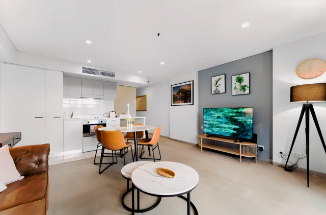 CBD 1BR Apt-104 North Terrace-Walkable/CityView 4