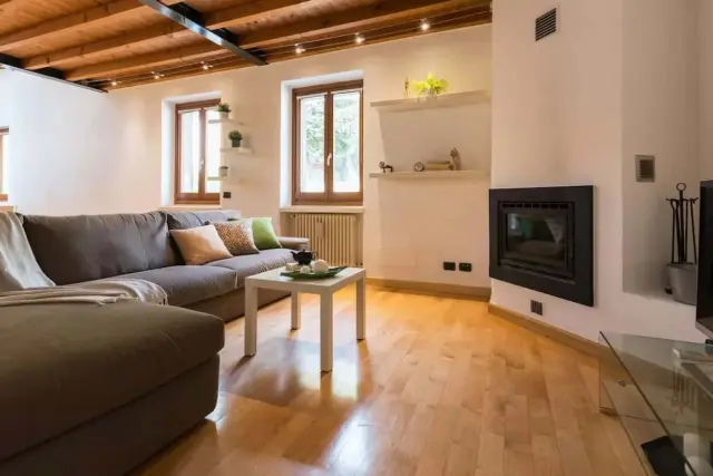 Apartment in Via per la Svizzera 3