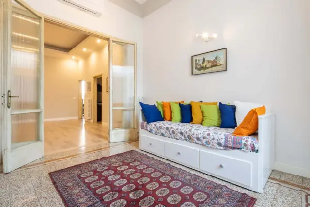 Santa Maria Novella 4 bedrooms 2