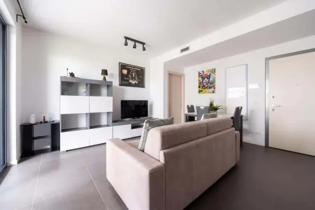 Uptown74 - Bloom Apartment 2