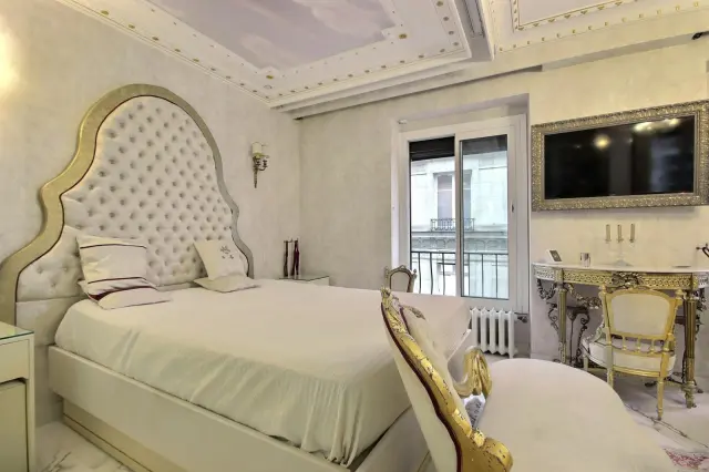Avenue Matignon 4