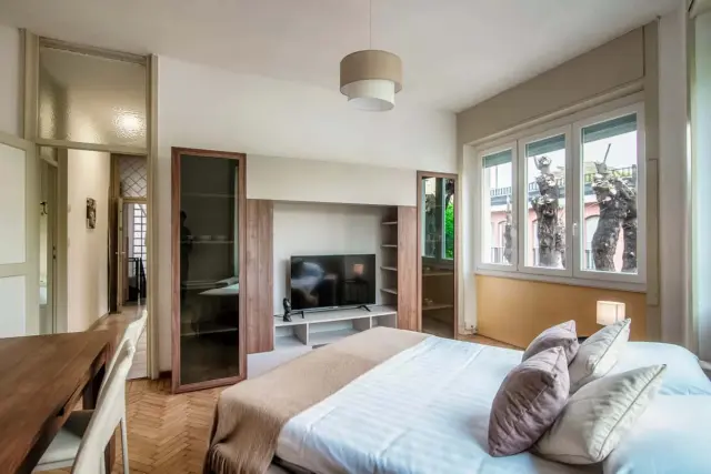 Apartment in Viale Massenzio Masia 4