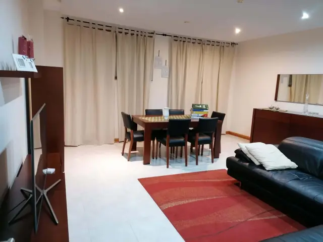 Spacious and bright 2 bedroom apartment in Sintra