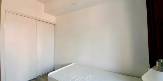 411 - 50 Charles St E 1