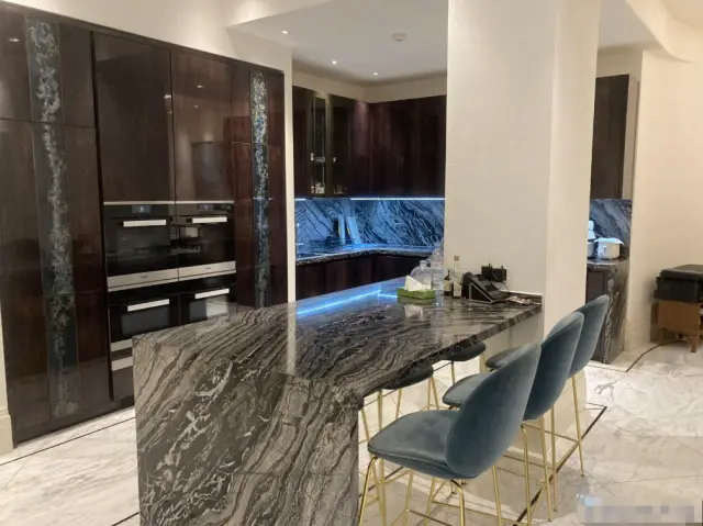 Flat 1,  61 Pont Street,  London, SW1X 0BD 3
