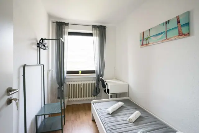Koelner Landstrasse 352- 3. OG li (Gigacube) 4