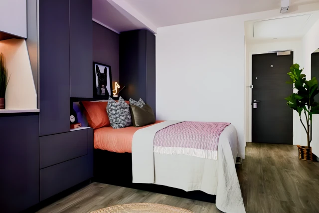 residence near 8, Nobel Way 2