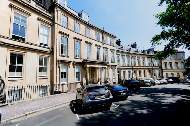 Lynedoch Crescent, G3 6EQ 1