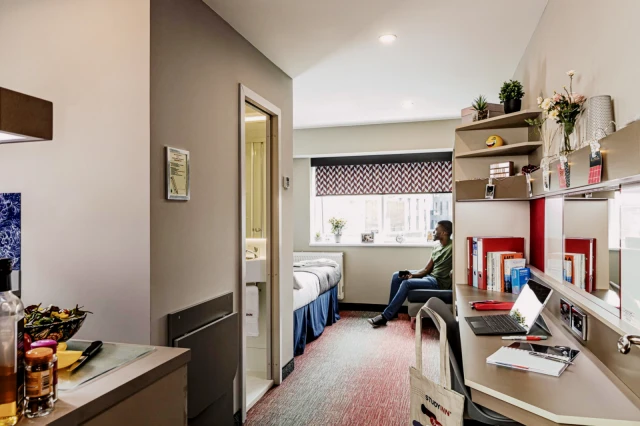 residence near 80 Talbot Street 4
