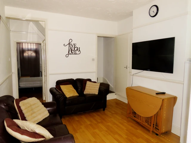 Paget Street, LE11 5DS 1