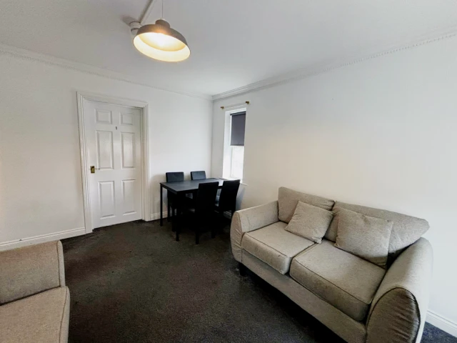 St Giles Close, DH1 1XH 2