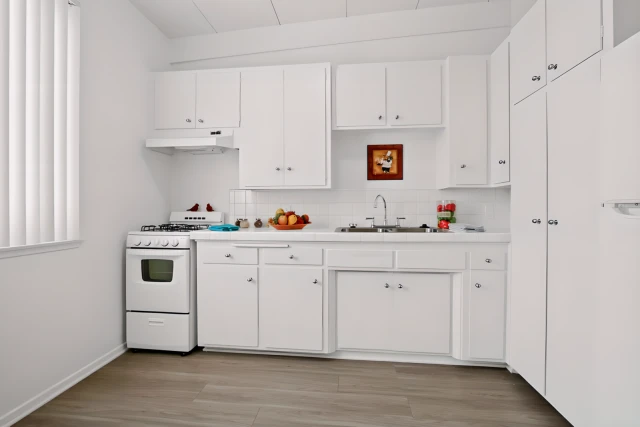 Royal Sepulveda Apartment Homes 3