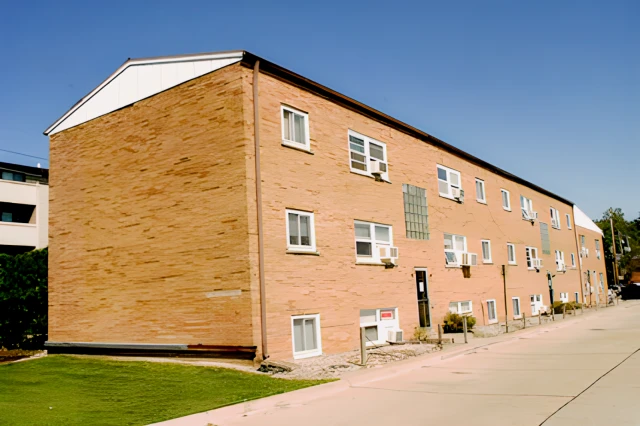 102 N. Gregory, Urbana, IL 61801 1
