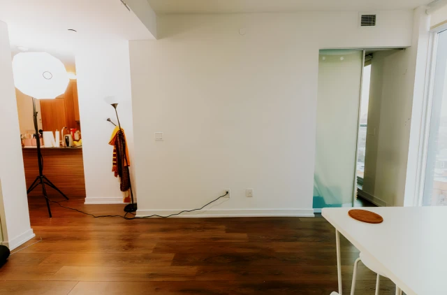 823 Master Room - 297 College St 1