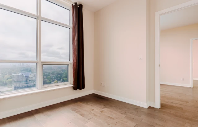 PH4 - 151 Village Green Sq 3