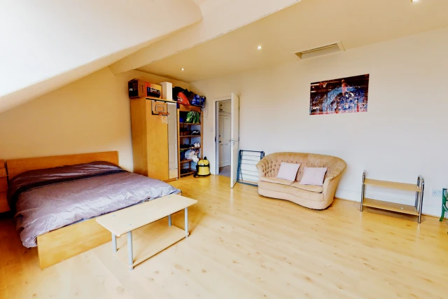 Fosse Road South, LE3 0QD 1