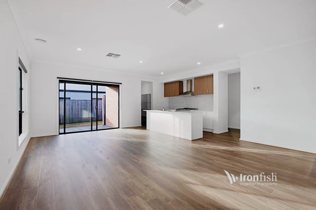 10 Lilypad Way, Rockbank 3