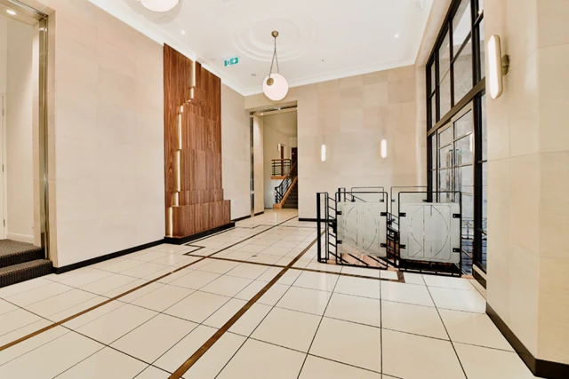 apartment near Russell Street 2