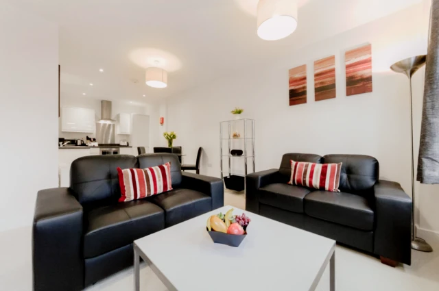 apartment near 52, Sutton Court Road 4