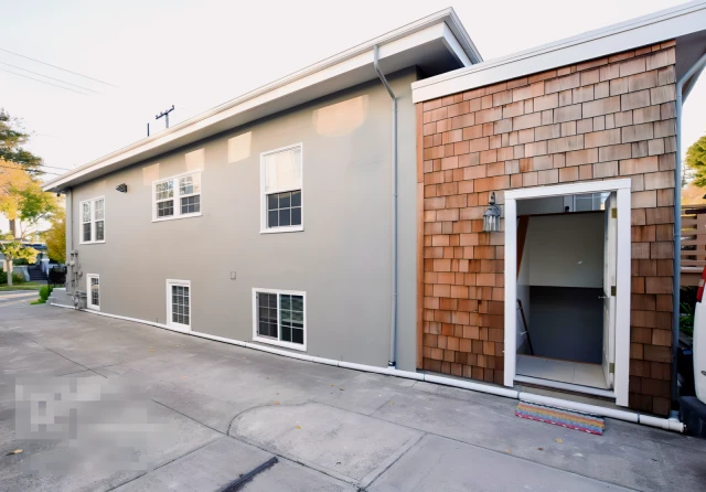1435 Parker St 1