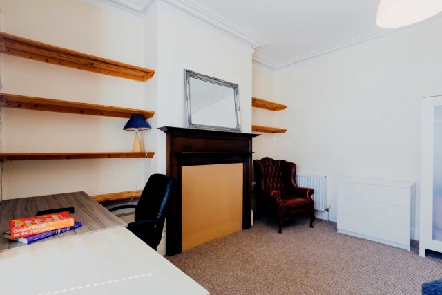 Forest Road, LE11 3NW 2