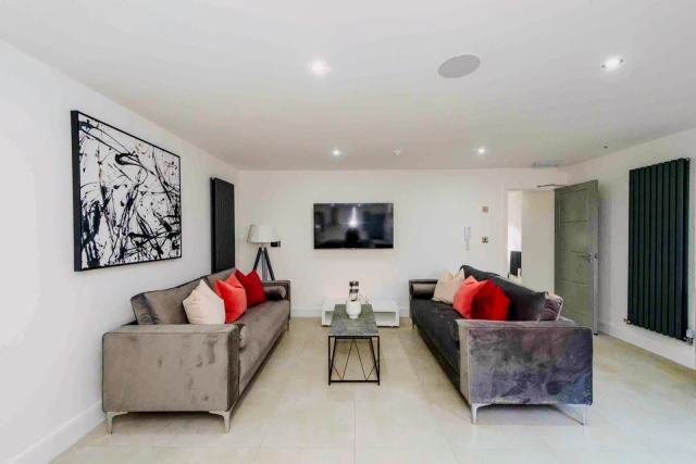 24 Cranborne Road, L15 1