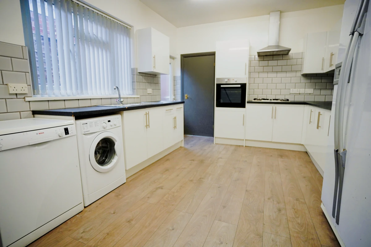 Forest Road, LE11 3NW 0