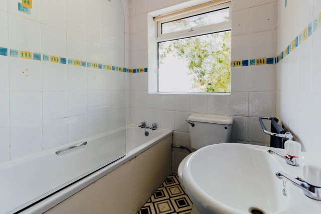 Oaklands Avenue, LE11 3JF 4